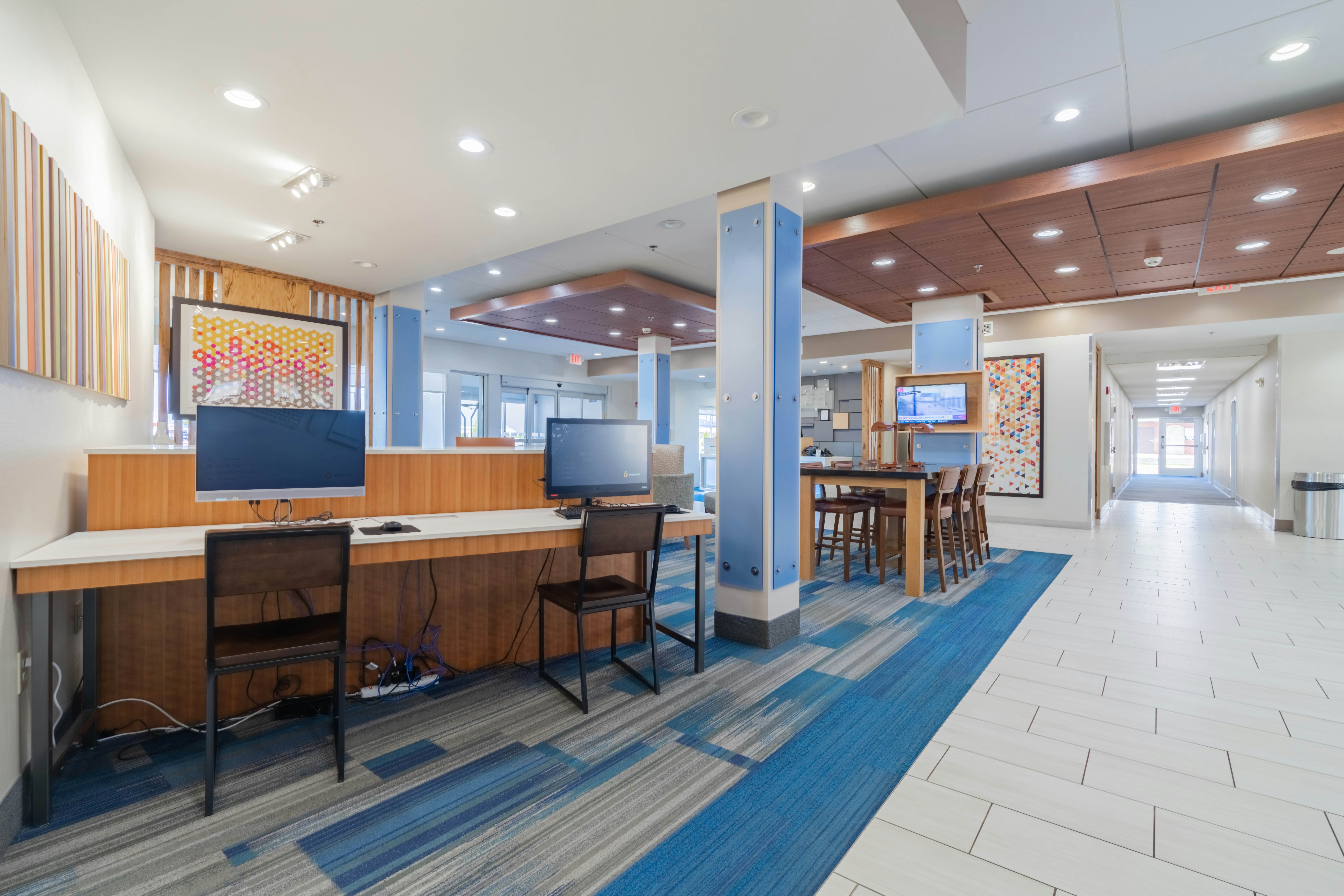 Holiday Inn Express & Suites Marion 15/65