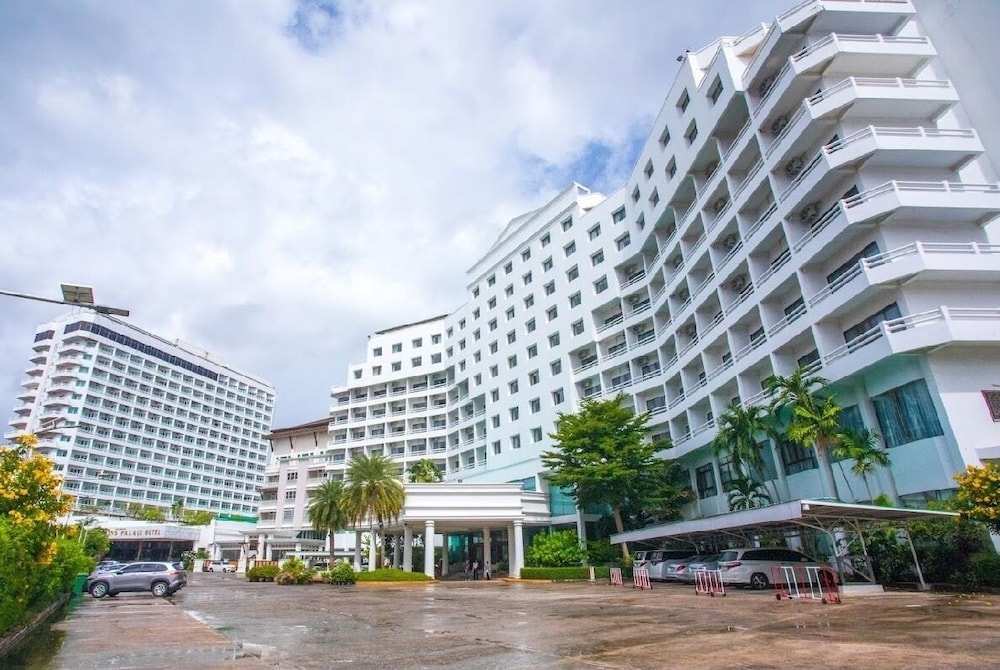 Royal Palace Hotel 8/66