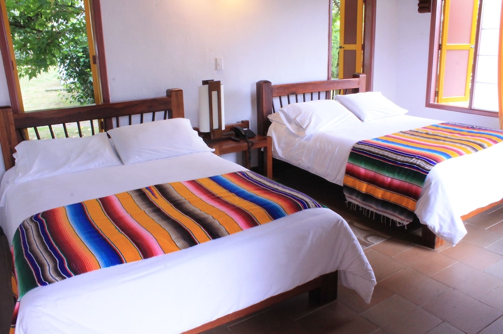 Country, 2 Queen Beds، Termales Del Otono 6/10
