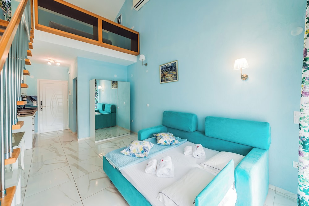 SUITE, TWO STORY