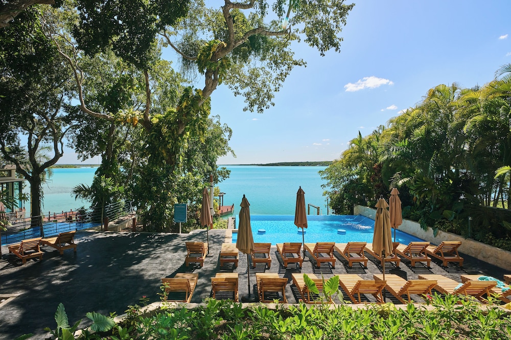 Cristalino Lagoon Front Hotel, Restaurant & Spa 90/94