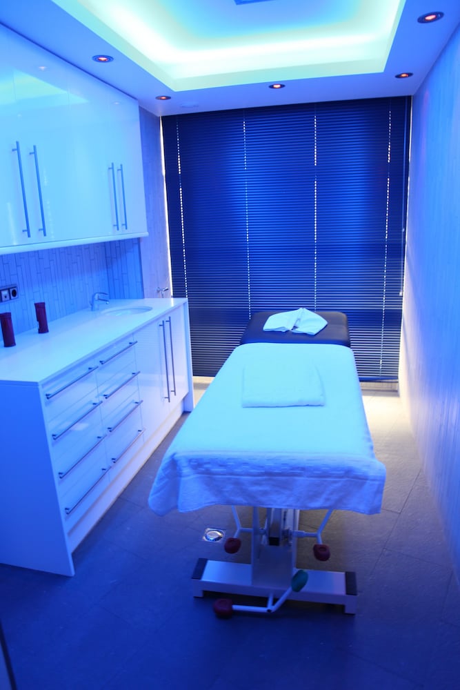 Yomo Centric Hotel 24/50