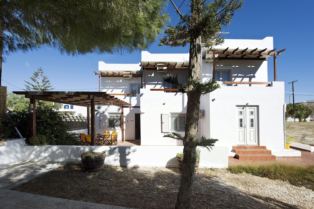 Tsakanos Studios 39/50