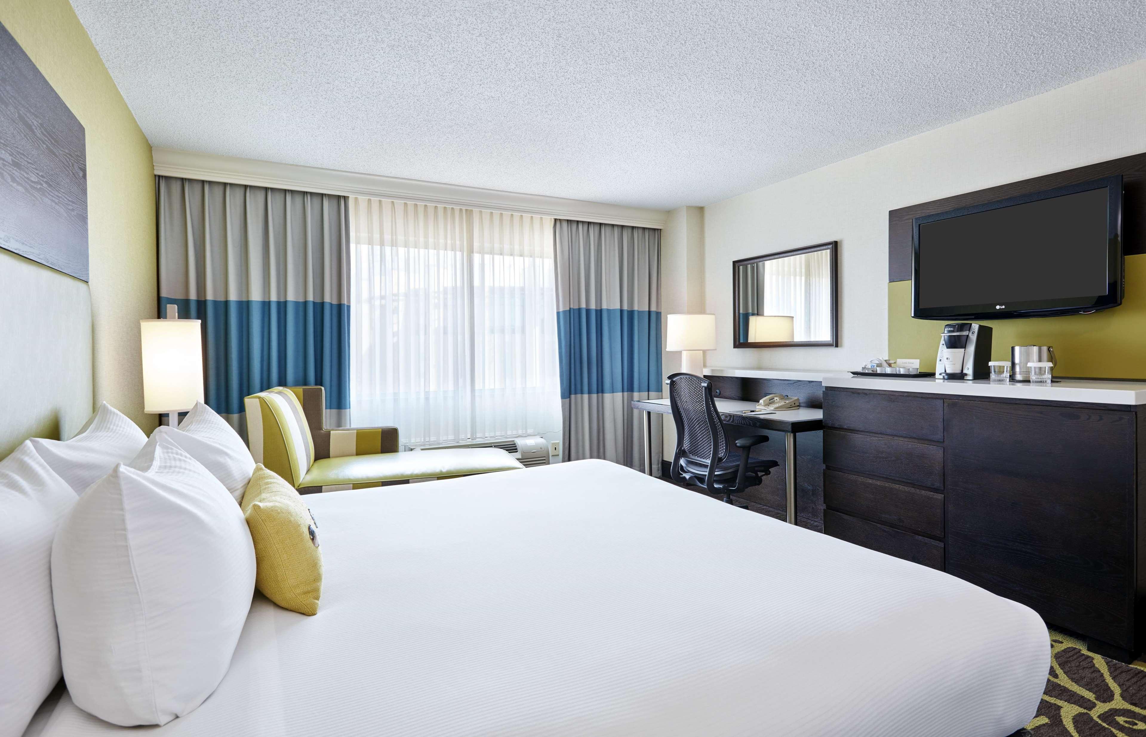 DOUBLETREE BY HILTON HOTEL CHARLOTTE 24/76