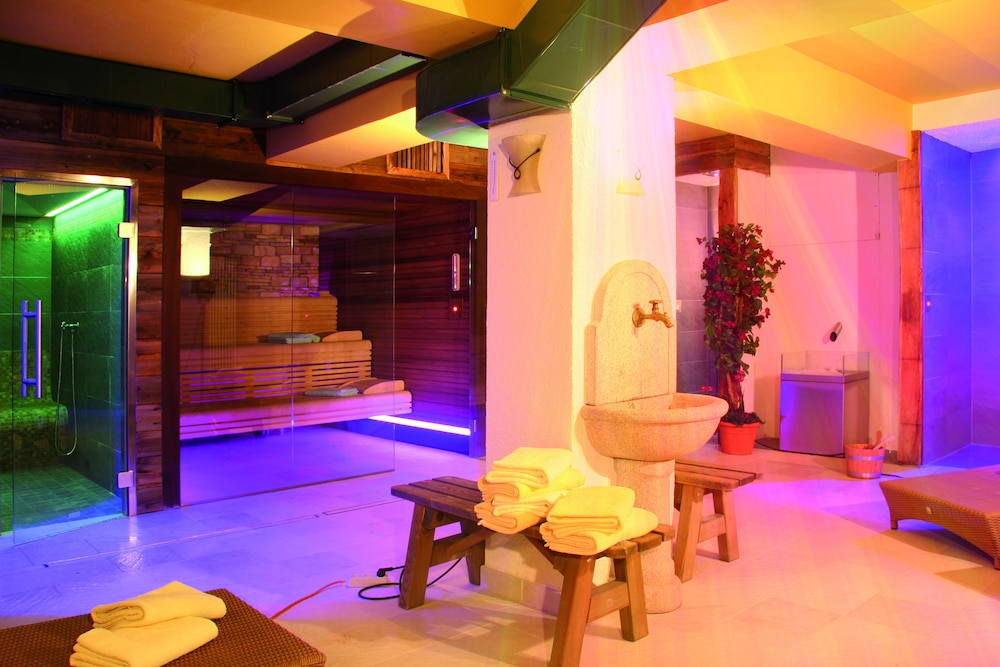 Schloss Hotel & Club Dolomiti 24/50