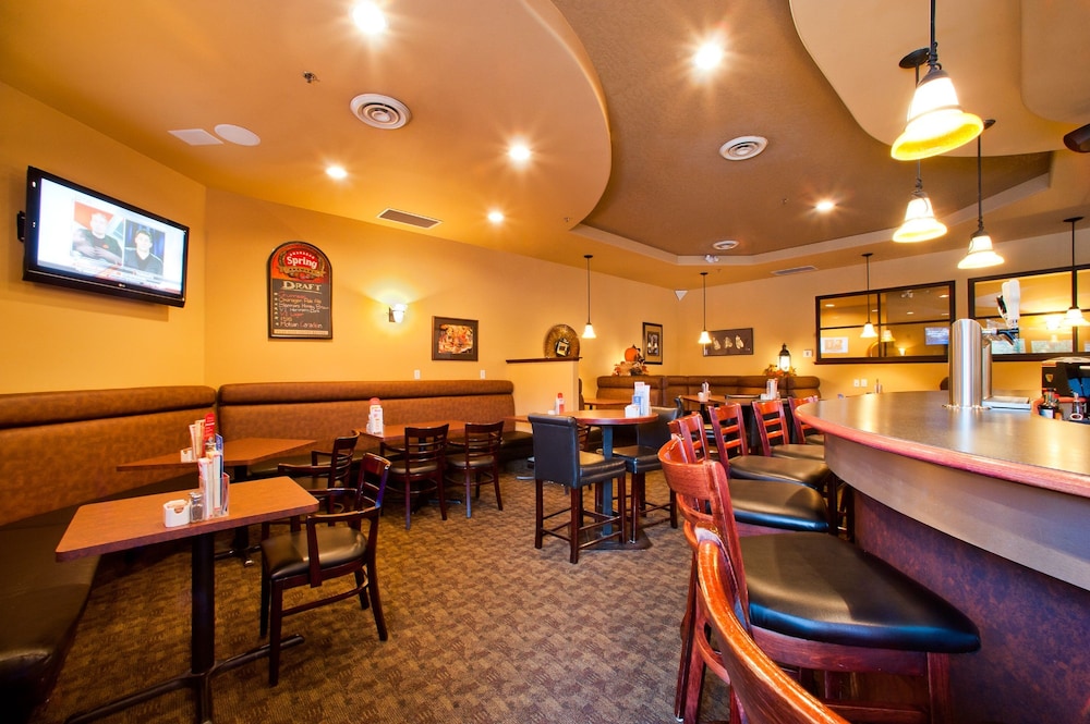 Elk Lake Inn Suites Victoria 58/81