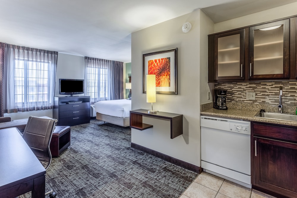 Staybridge Suites Davenport 51/64