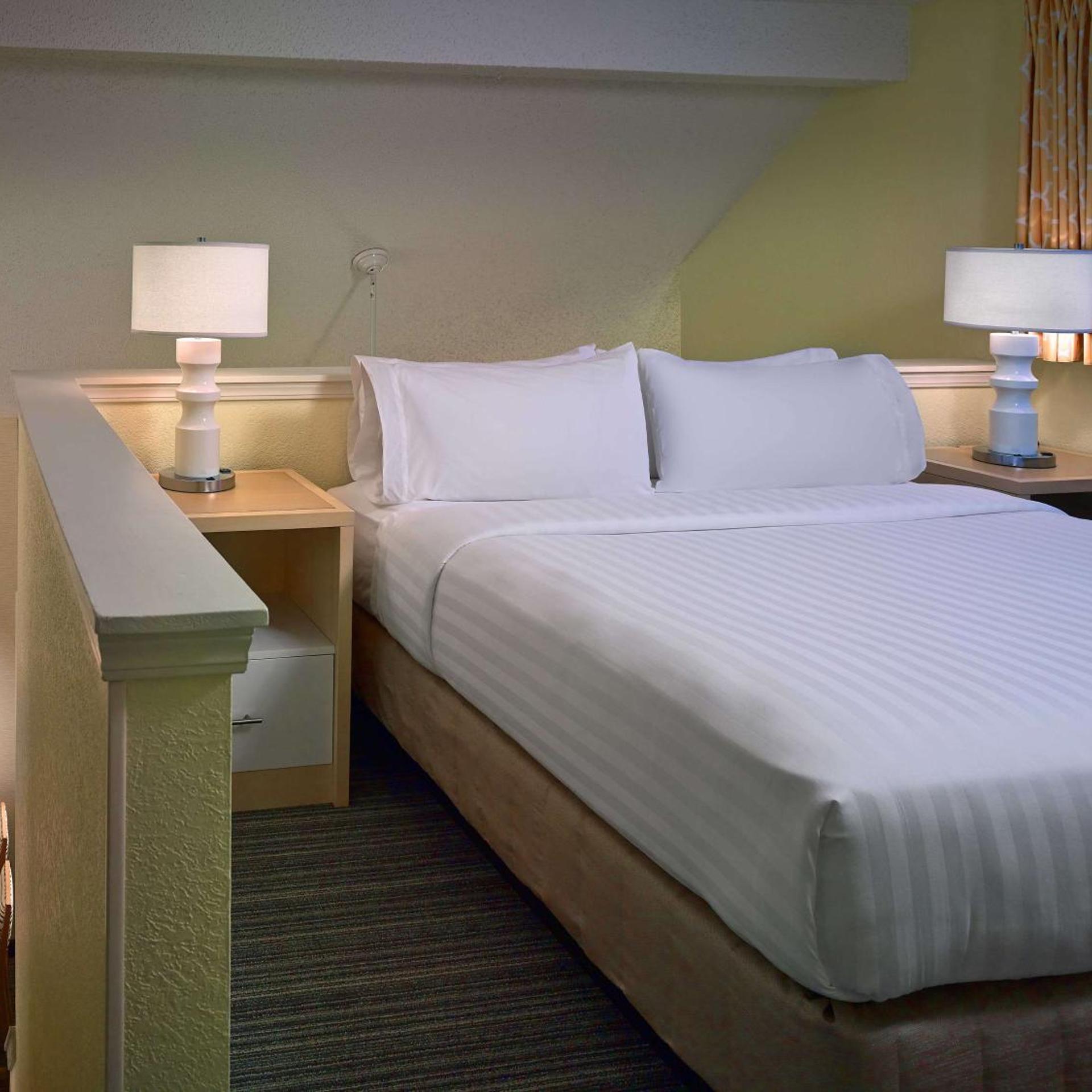 2 Bedrooms, Loft, Suite
