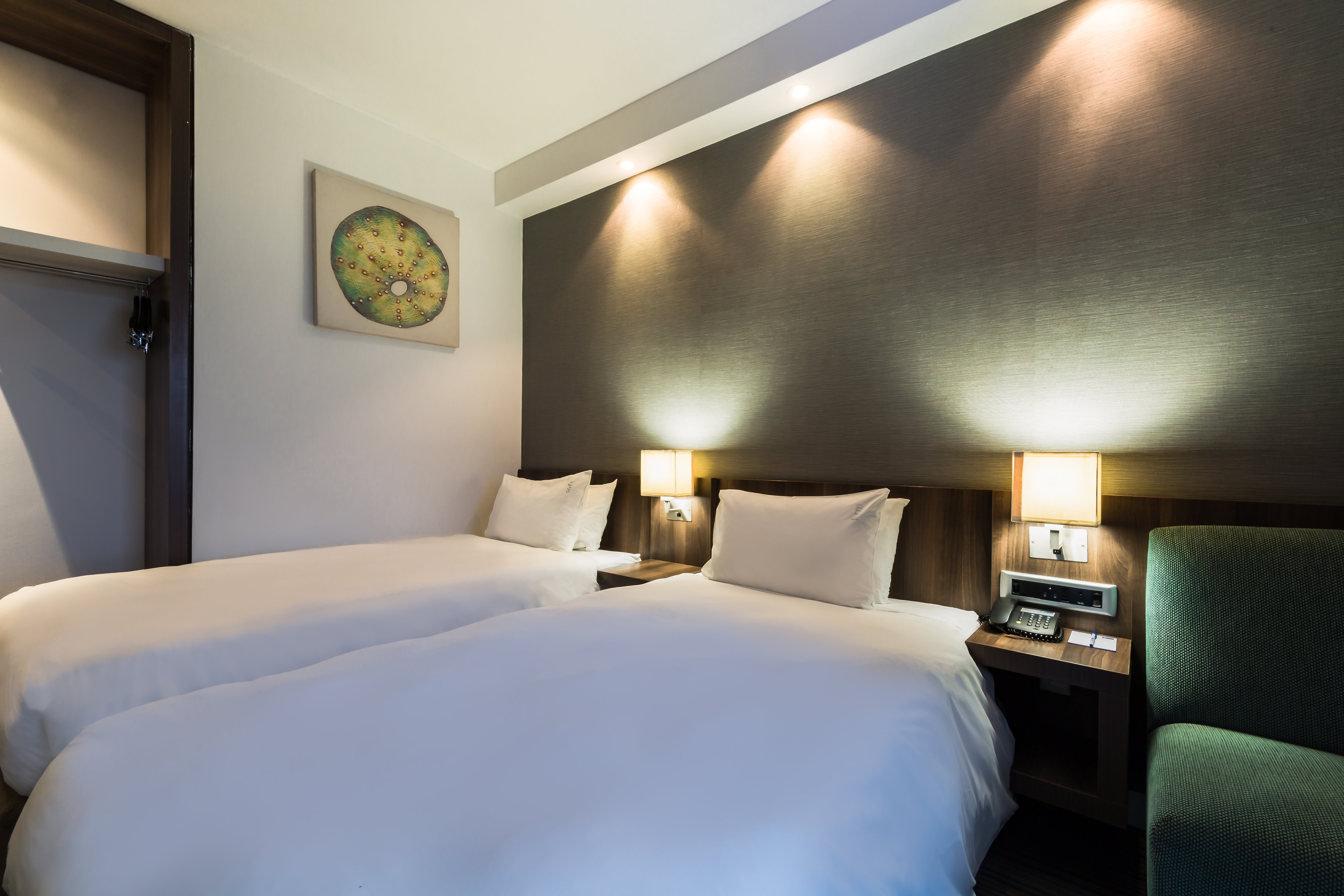 HOLIDAY INN EXPRESS DURBAN - UMHLANGA 35/83