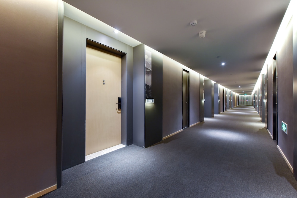 Atour Hotel Beijing Linkong New National Exhibition Center 27/29