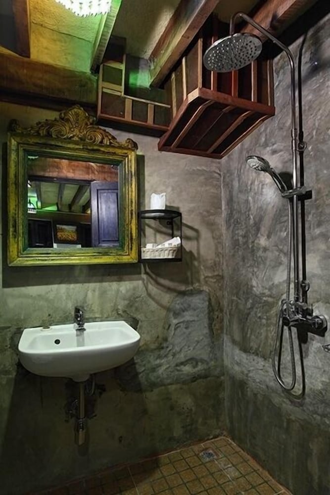 Nai Boutique House 34/36