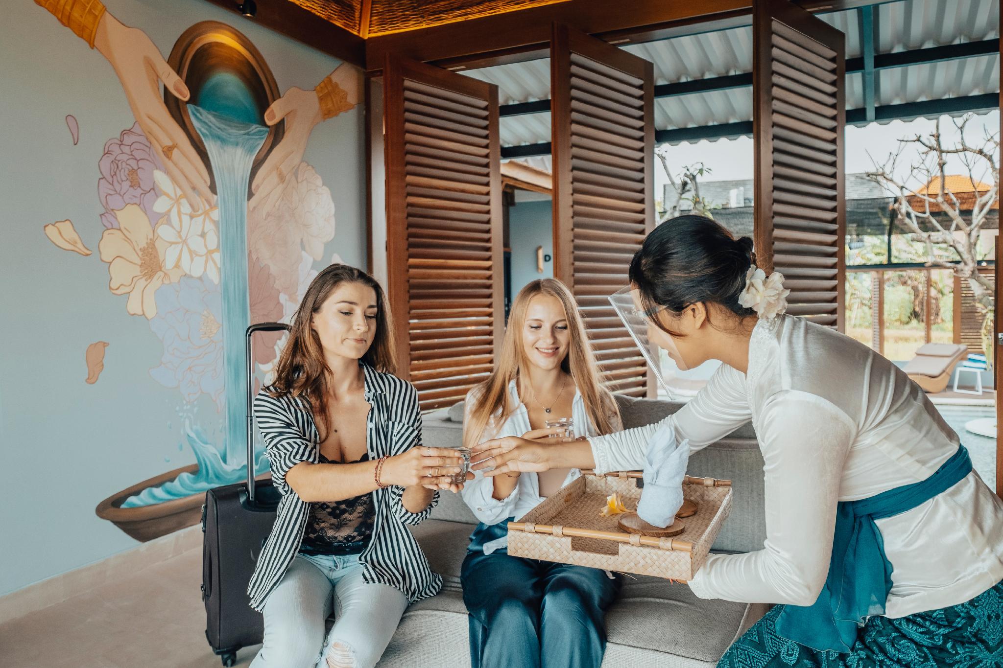 Amolas Canggu Villa Balinese Muralism 12/19