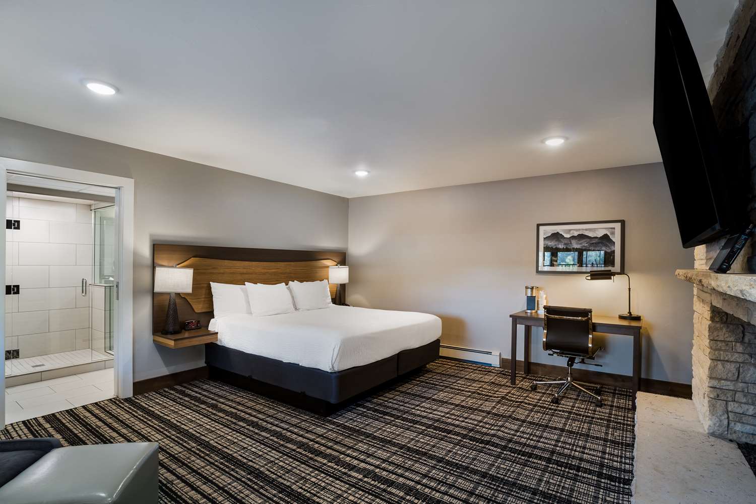 Suite, King Bed, Bathtub