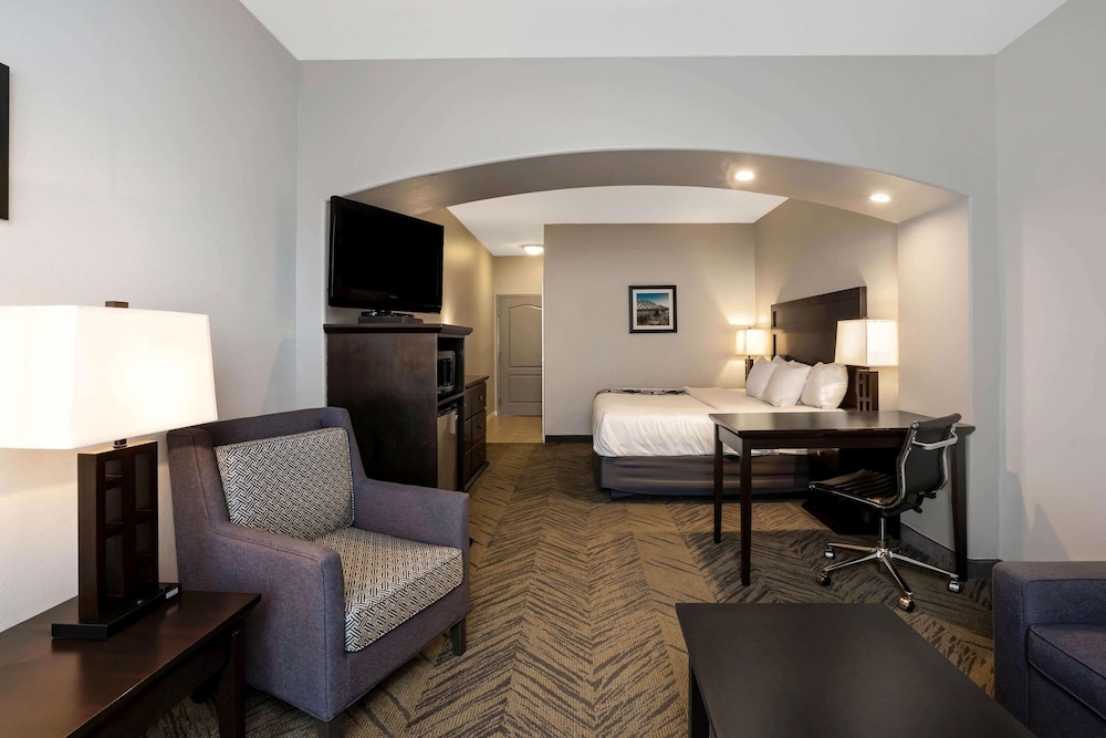 La Quinta Inn & Suites by Wyndham-Brookshire-West Katy 32/39