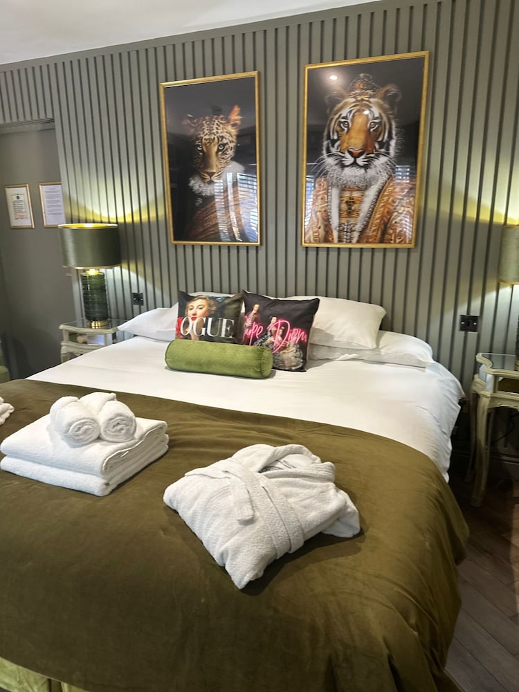OYO The Townhouse 30/70