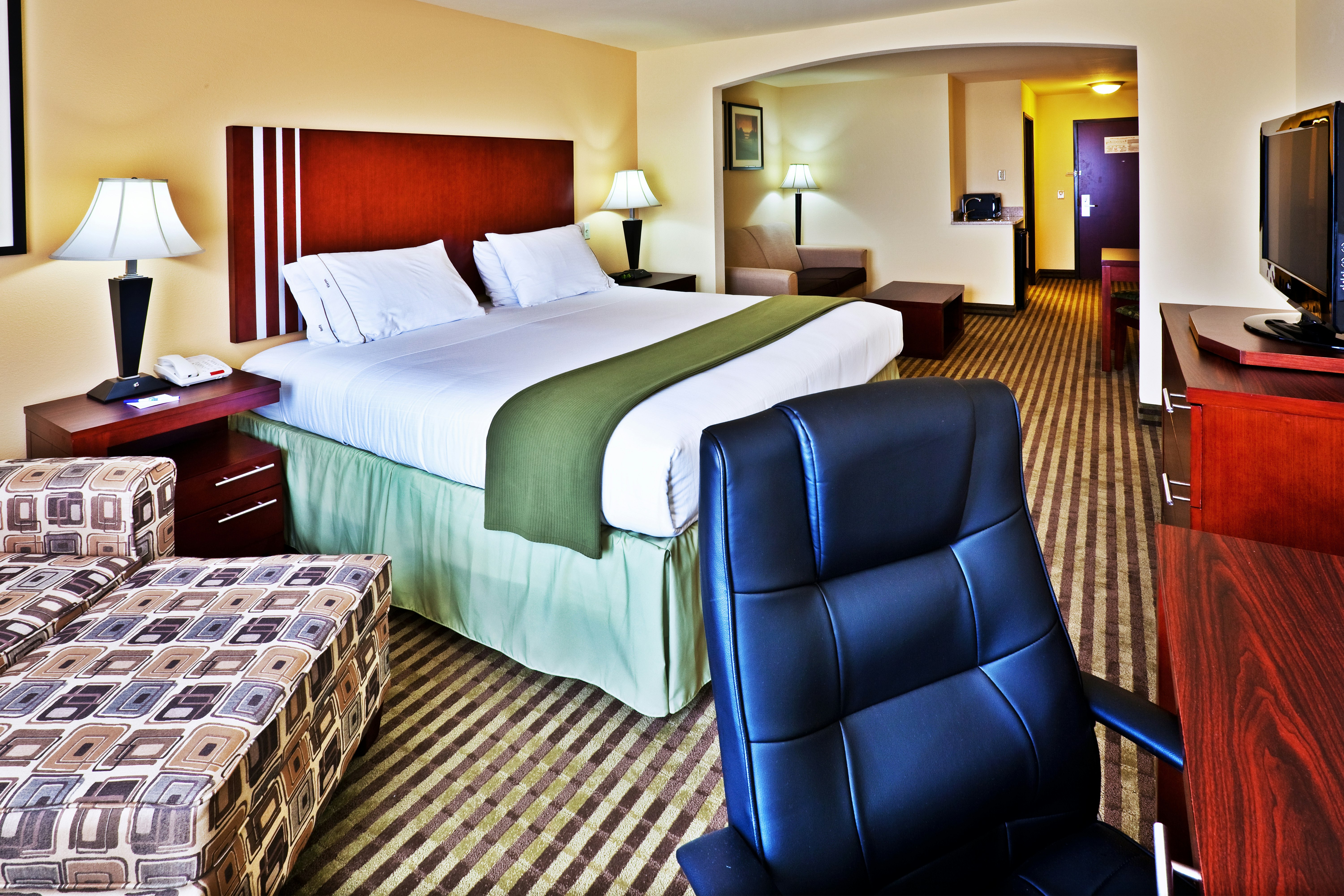 Holiday Inn Express Hotel Suites Perry 22/42