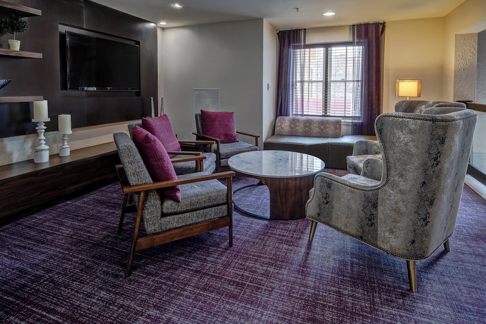 Courtyard by Marriott Kansas City Country Club Plaza 20/38