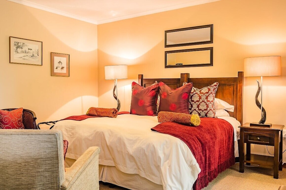 DELUXE, DOUBLE OR TWIN BED, GARDEN VIEW