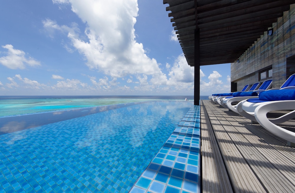 Arena Beach Hotel 42/48