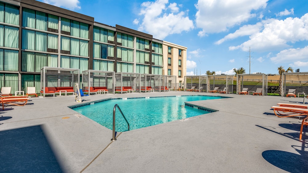 Holiday Inn Dallas Market Ctr Love Field, an IHG hotel 8/66