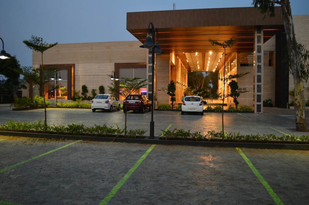 Welcomhotel by ITC Hotels, Kences Palm Beach 36/48