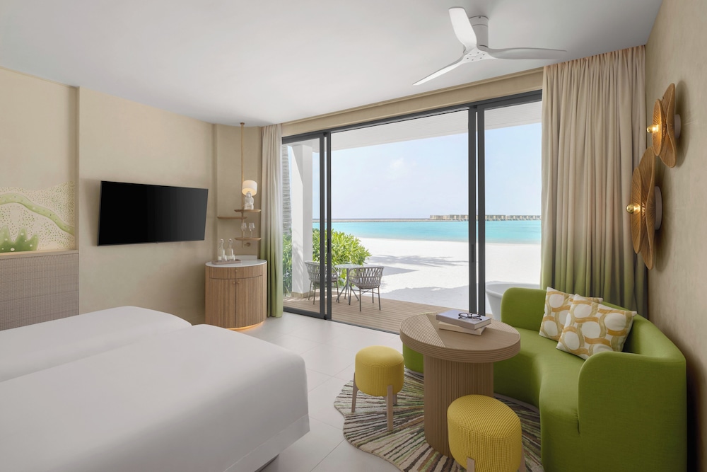 Hollywood, Mirage, Twin Beds, Beach Front, Jetted Tub