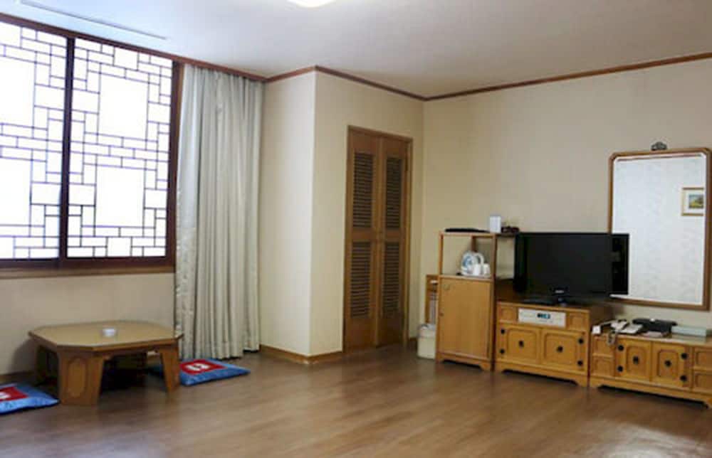 Onyang Hot Spring Hotel 30/42
