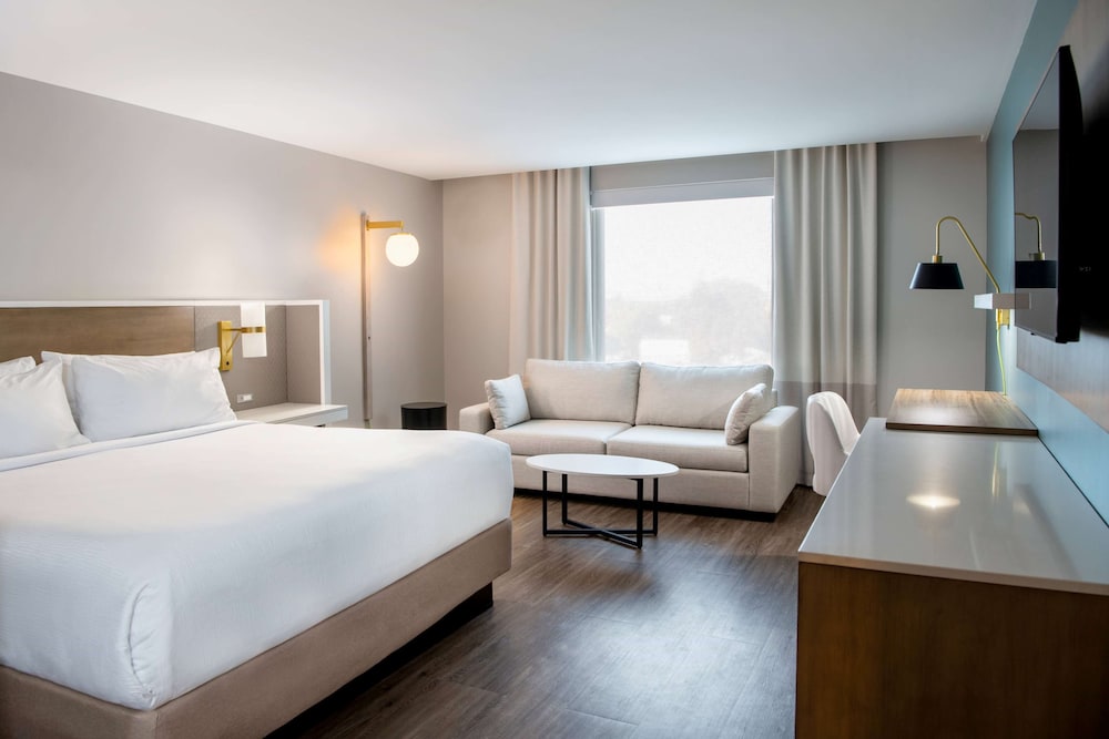 Wyndham Garden Winnipeg Airport 12/34