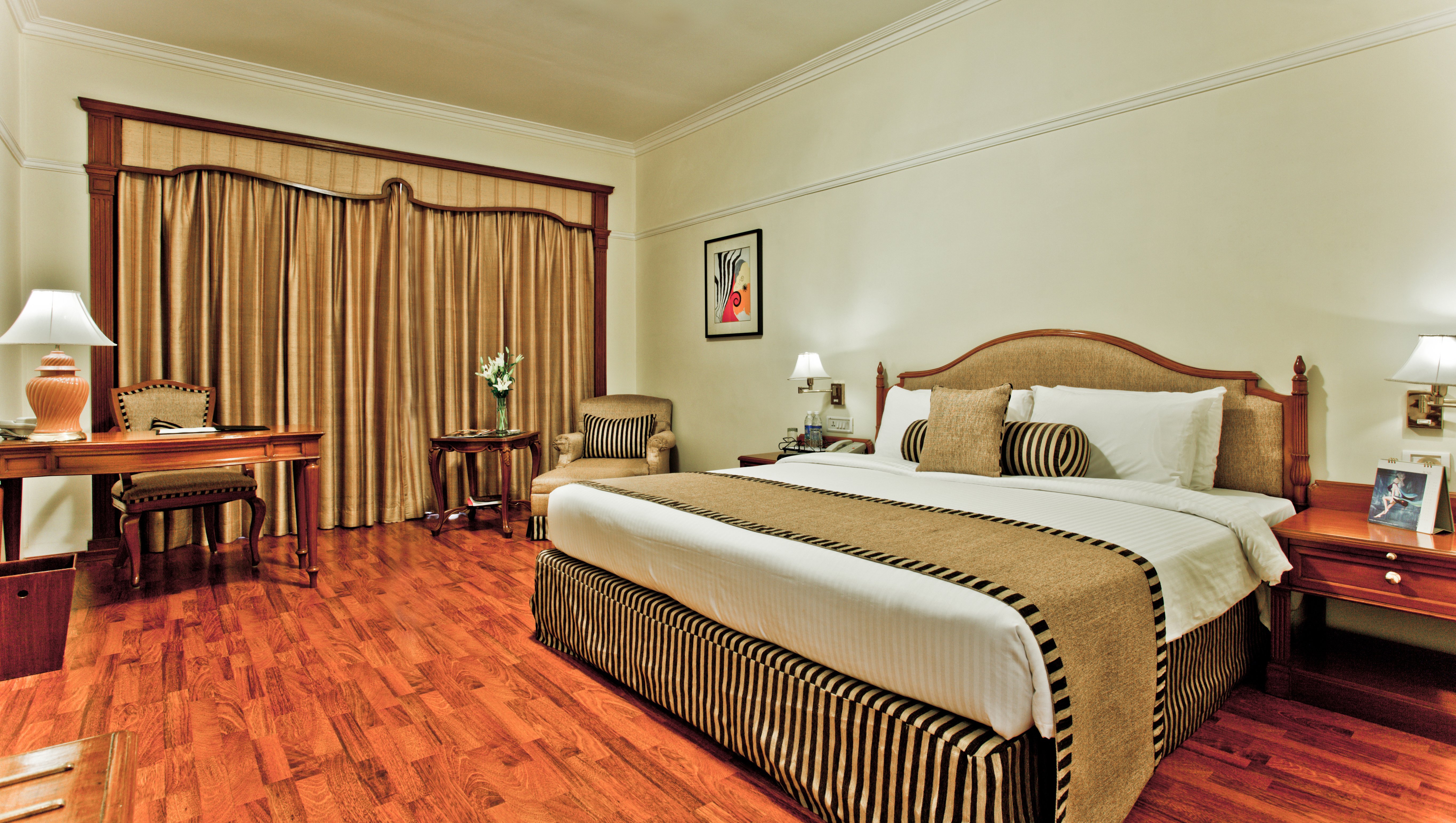 Residential, Twin Beds, City View