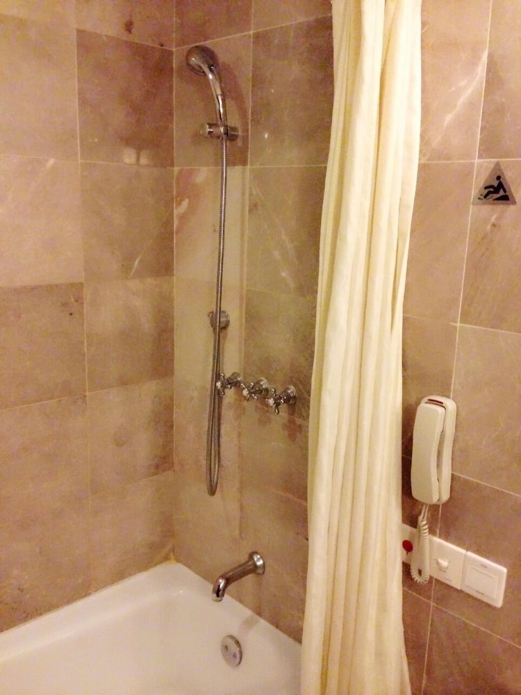 Poly Hotel Wuhan(Formely Poly White Rose Hotel) 26/31