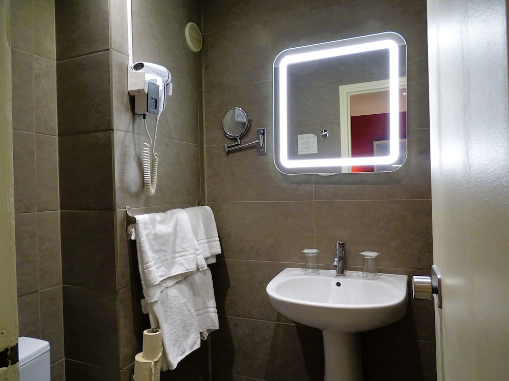 Hipotel Belgrand Edith Piaf 45/50
