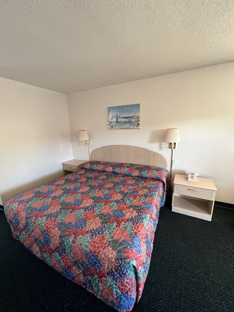 Garden Inn & Suites 24/53