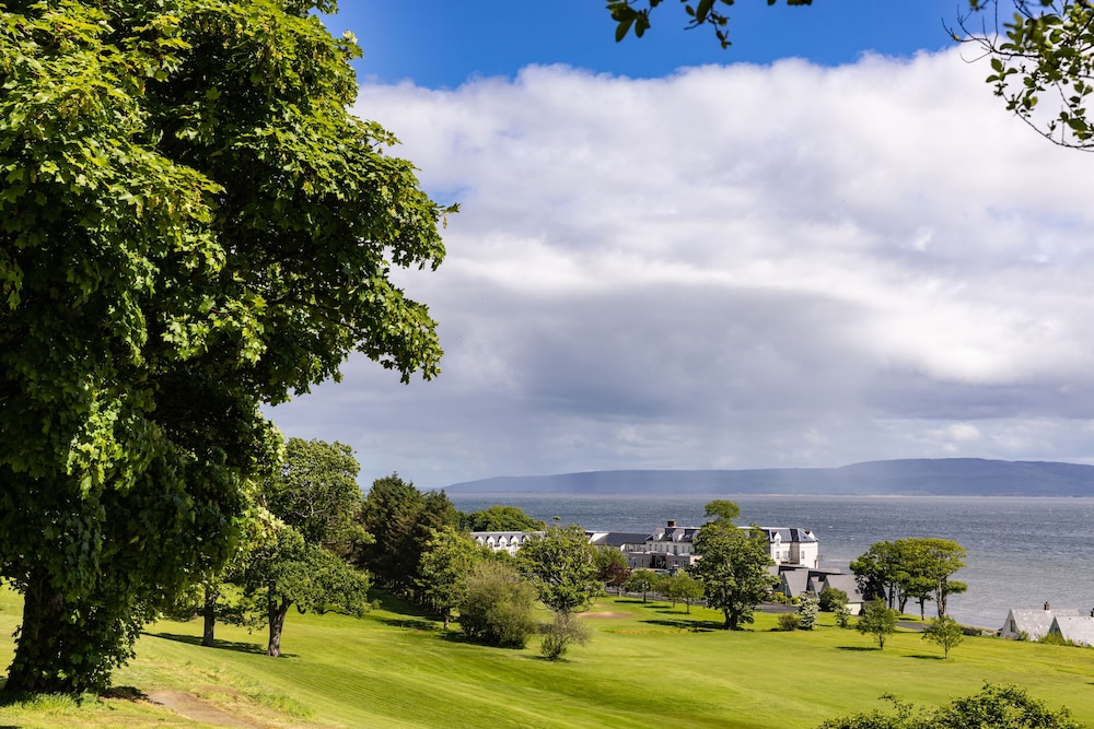 Redcastle Hotel 45/50