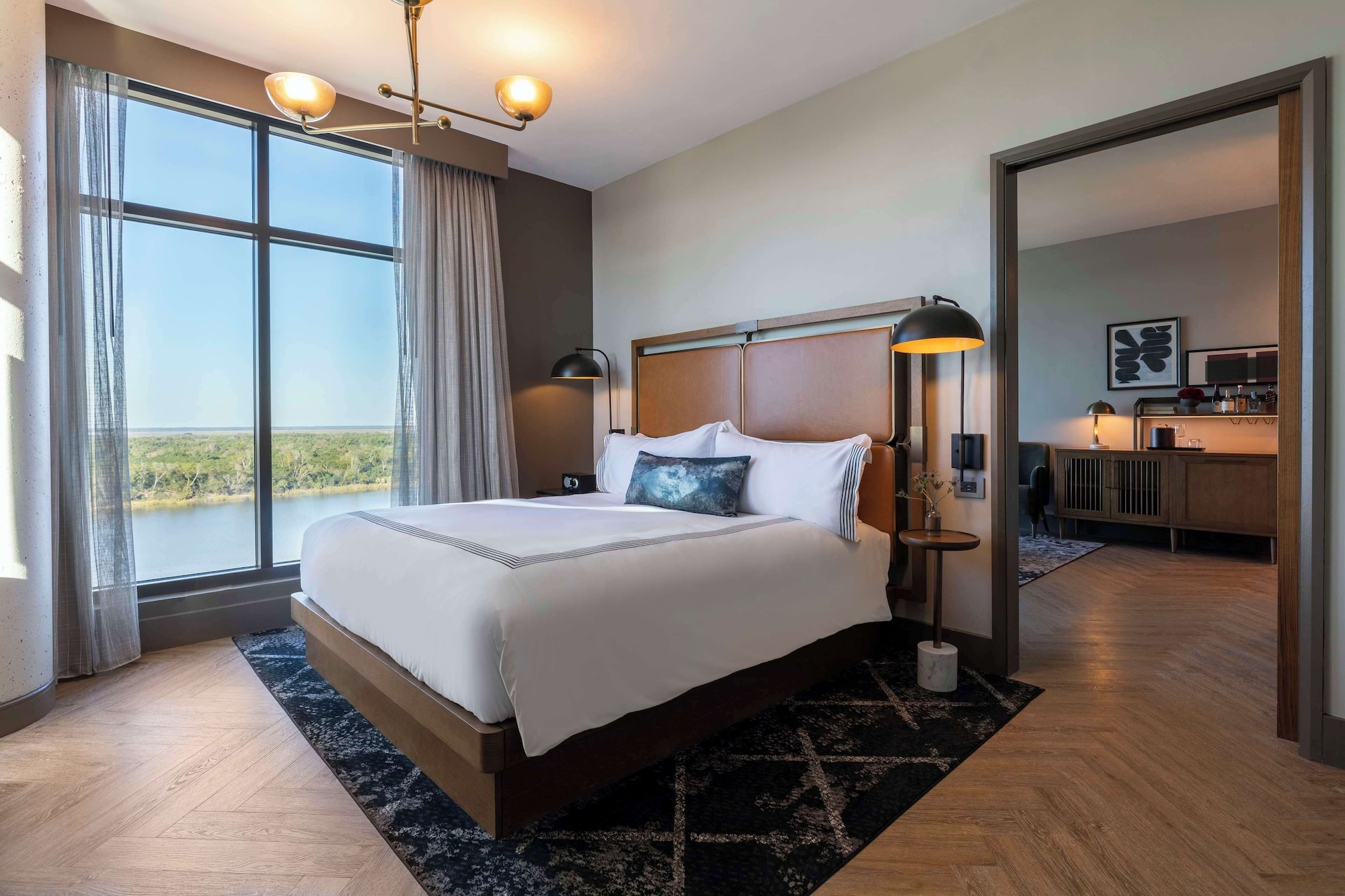 Premier, Suite, King Bed, River Front, Corner