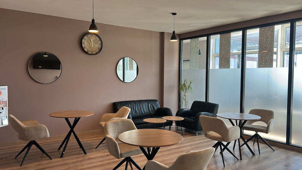 Low Budget Hostel 29/53