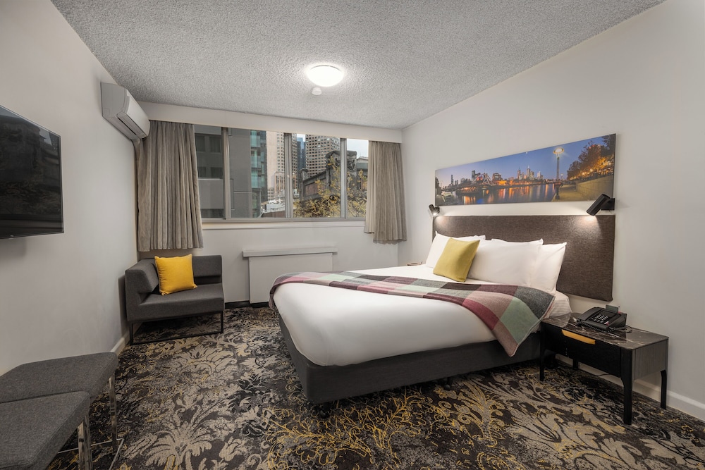STUDIO, DOUBLE OR TWIN BED