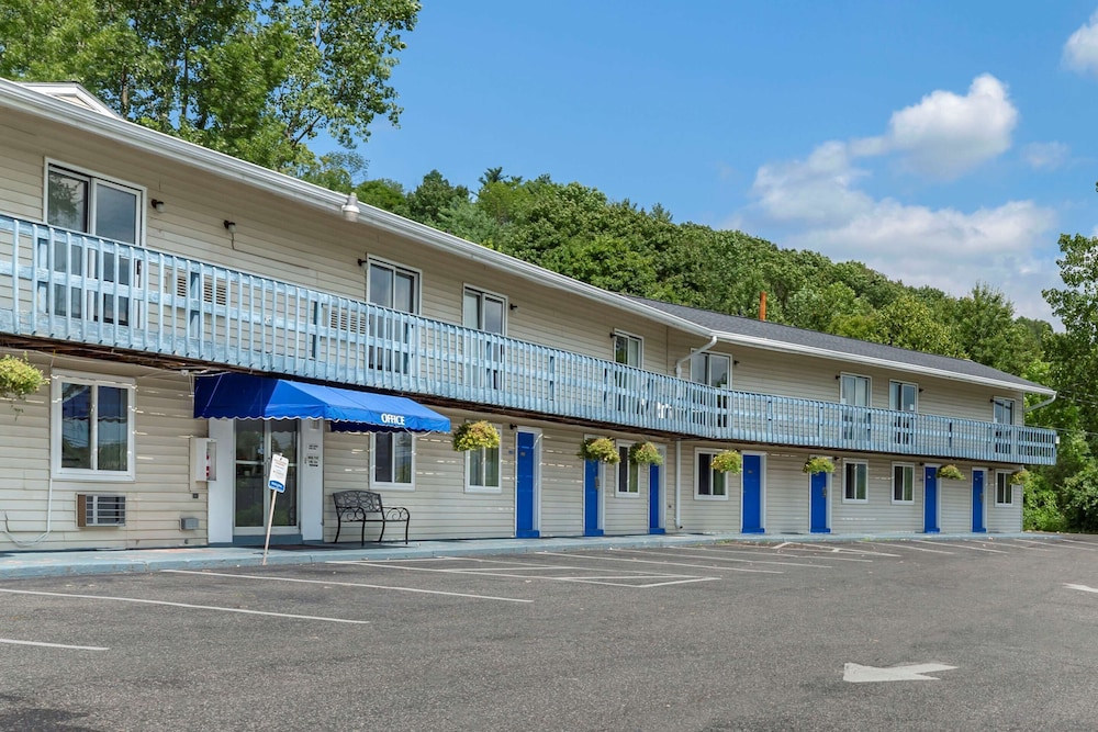 Econo Lodge Lee - Great Barrington 6/65