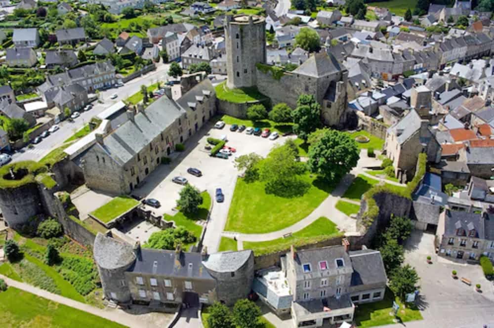 Le Chateau de Bricquebec 28/32