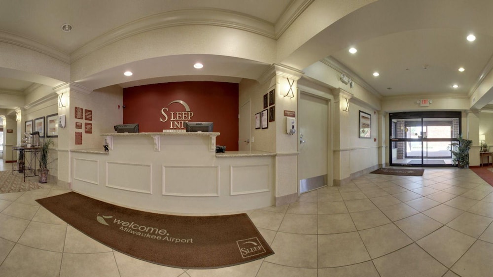 Sleep Inn and Suites Airport Milwaukee WI 7/38