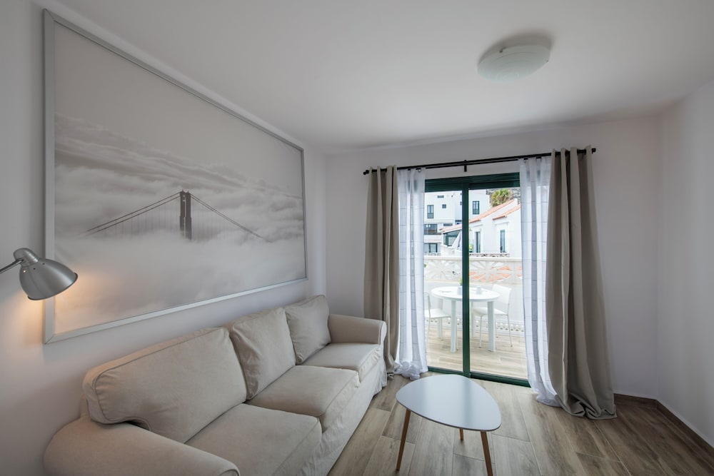 Apartamentos Los Rosales 37/75