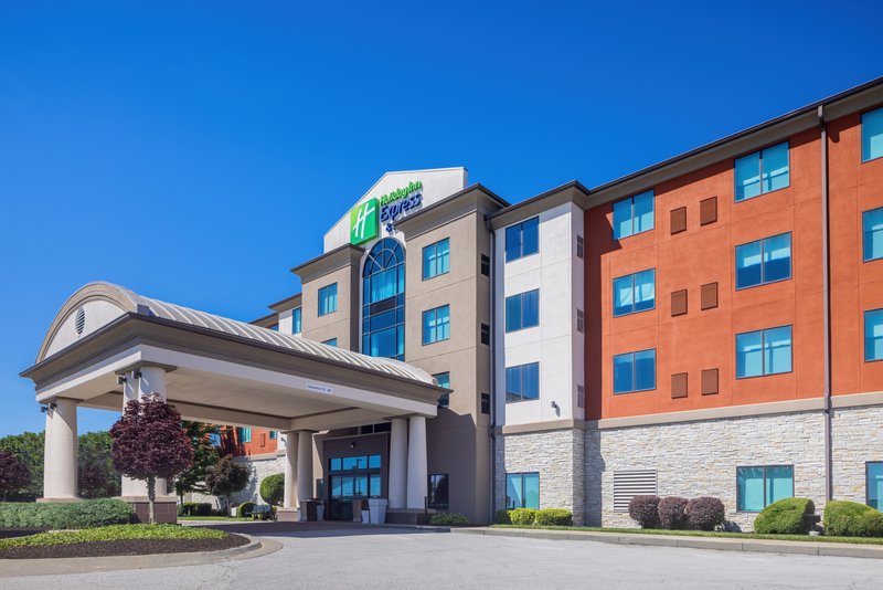 Holiday Inn Express Hotel Suites Kansas City Airport 68/72