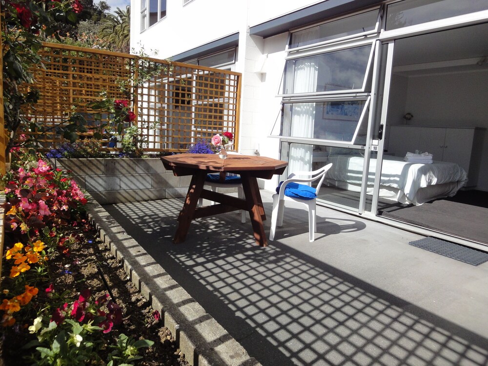 Aloha Seaview Resort Motel 50/68