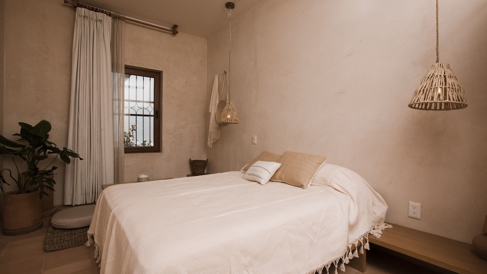 Design, Queen Bed