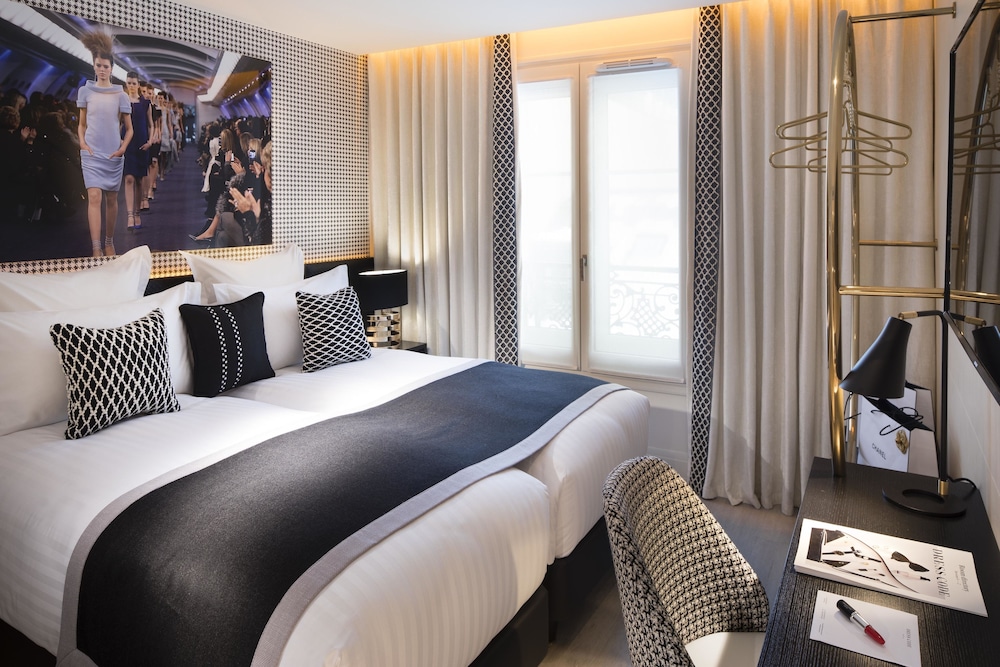 Hotel Dress Code And Spa 4/58