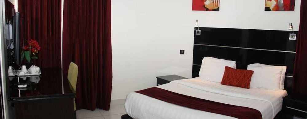 Hotel Villa Picasso 8/25