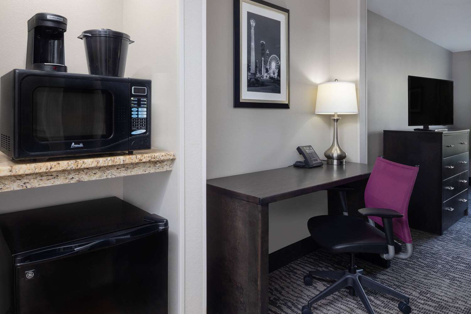 La Quinta Inn and Suites by Wyndham Kennesaw 40/46