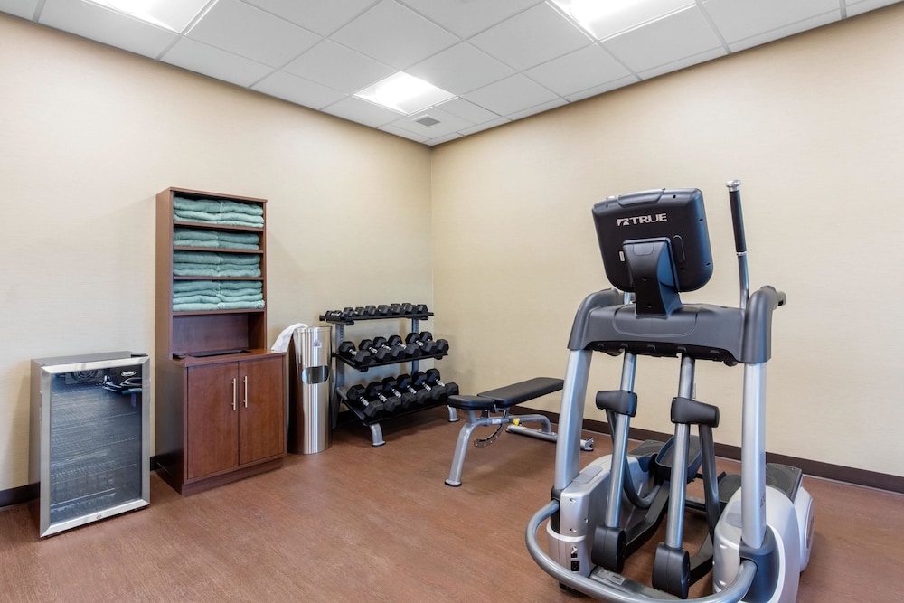 Comfort Inn & Suites At Crossplex Village 30/50