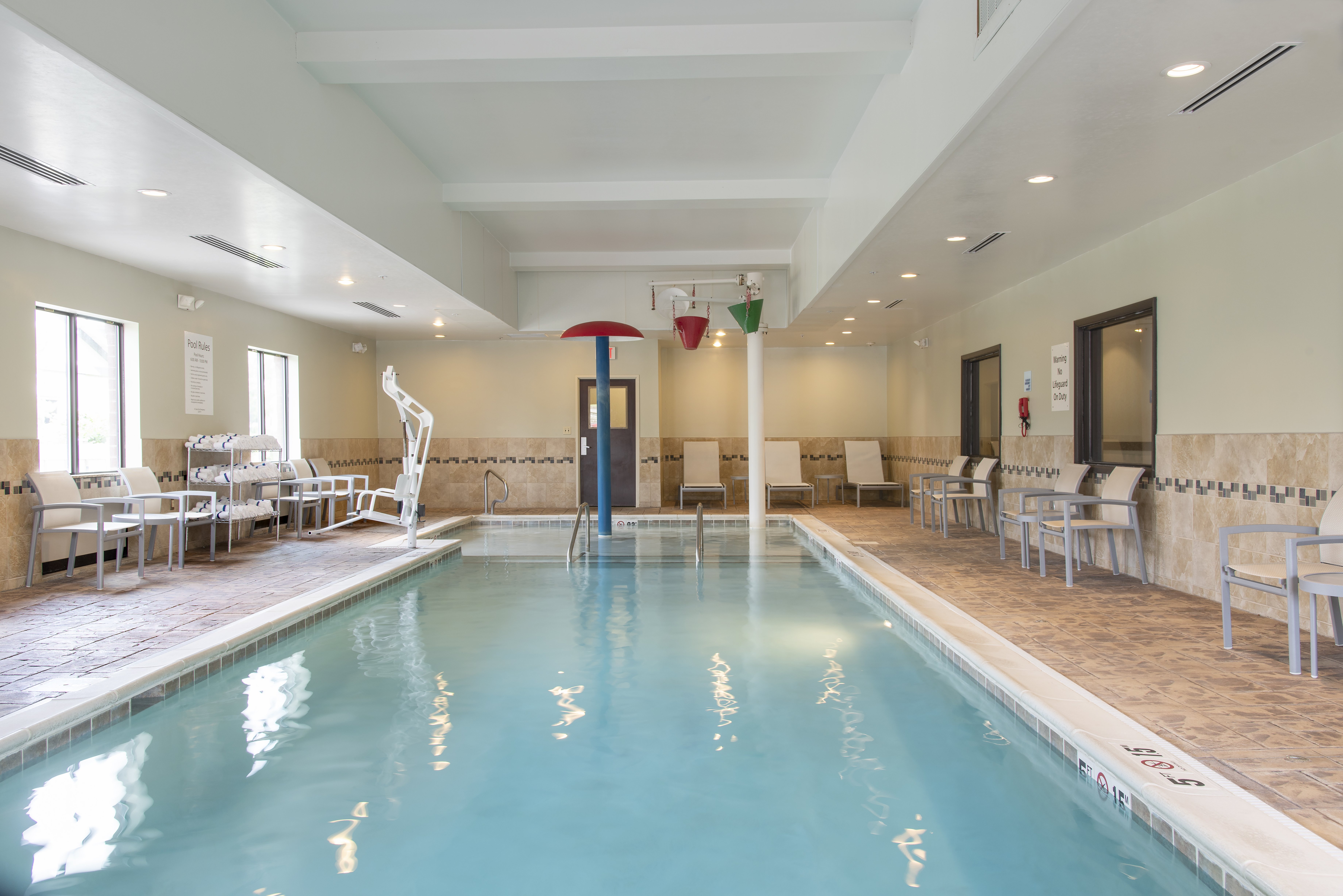 Holiday Inn Express Hotel Suites New Philadelphia 32/66