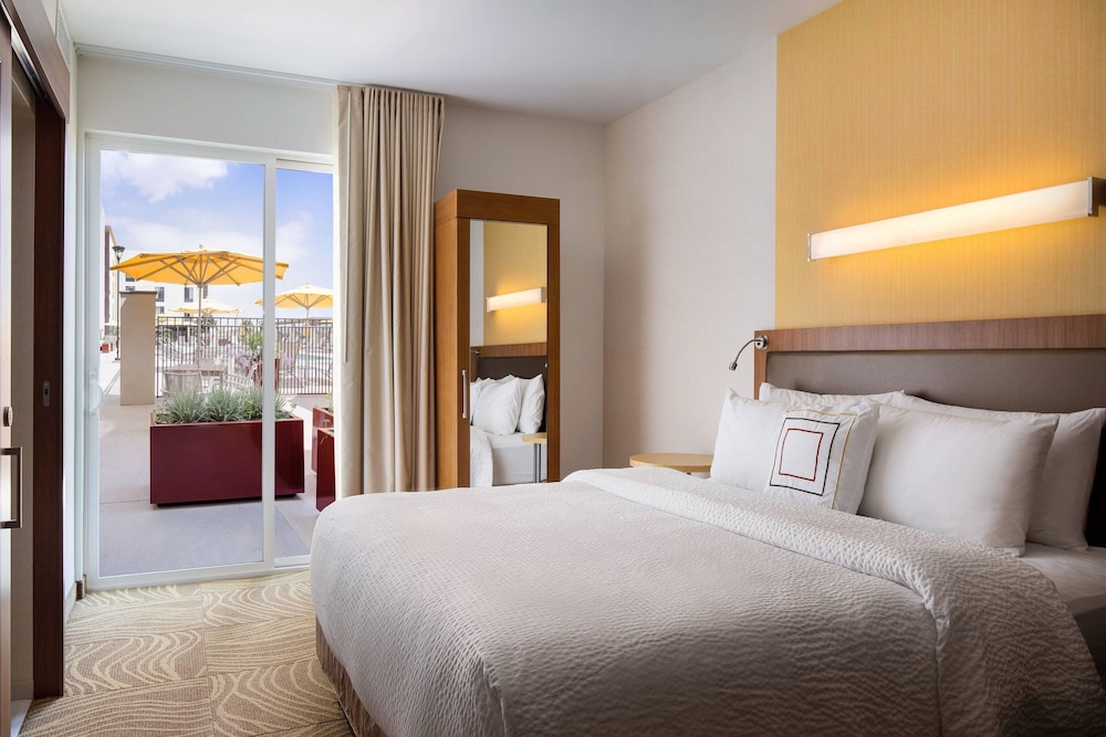 Studio, King Bed, Pool Side, Sofa