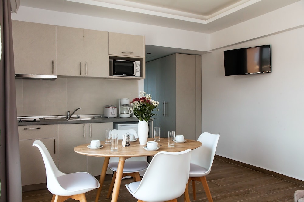 Sunrise Apt 25/37